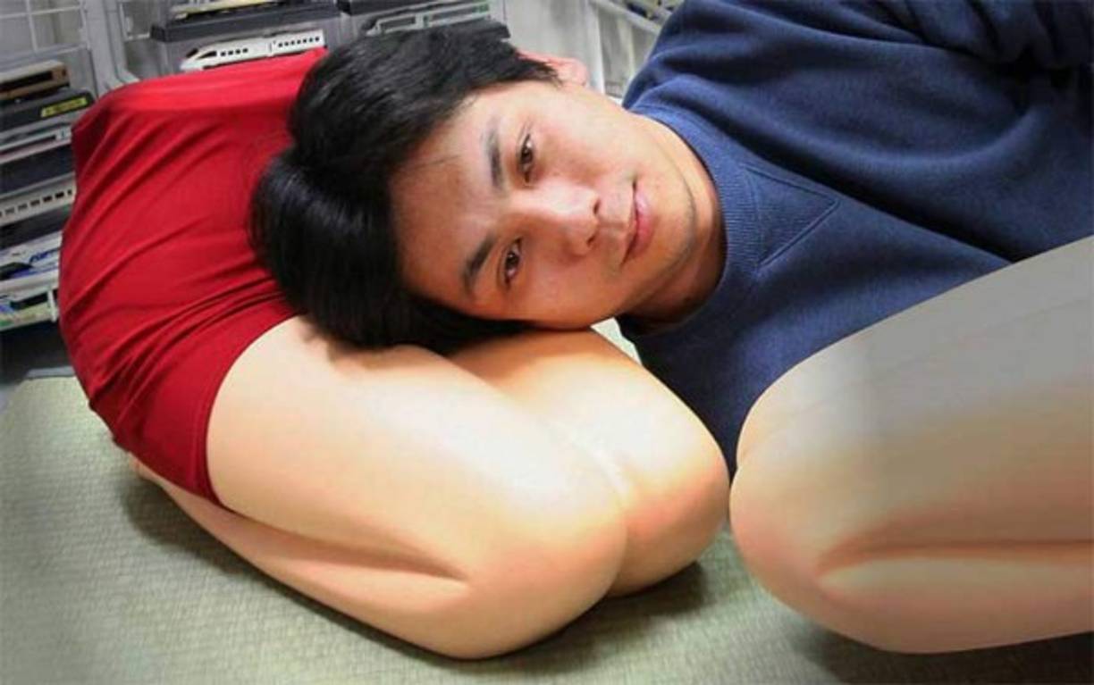 ALMOHADA REGAZO.<br/>¿Añoras quedarte dormido en el regazo de mamá? Pues este producto es para ti. No solo te garantiza comodidad, sino que además tiene un segundo uso como preservativo alternativo. Alejará de tí a las mujeres y preservará tu virginidad por muchos años. Garantizado.