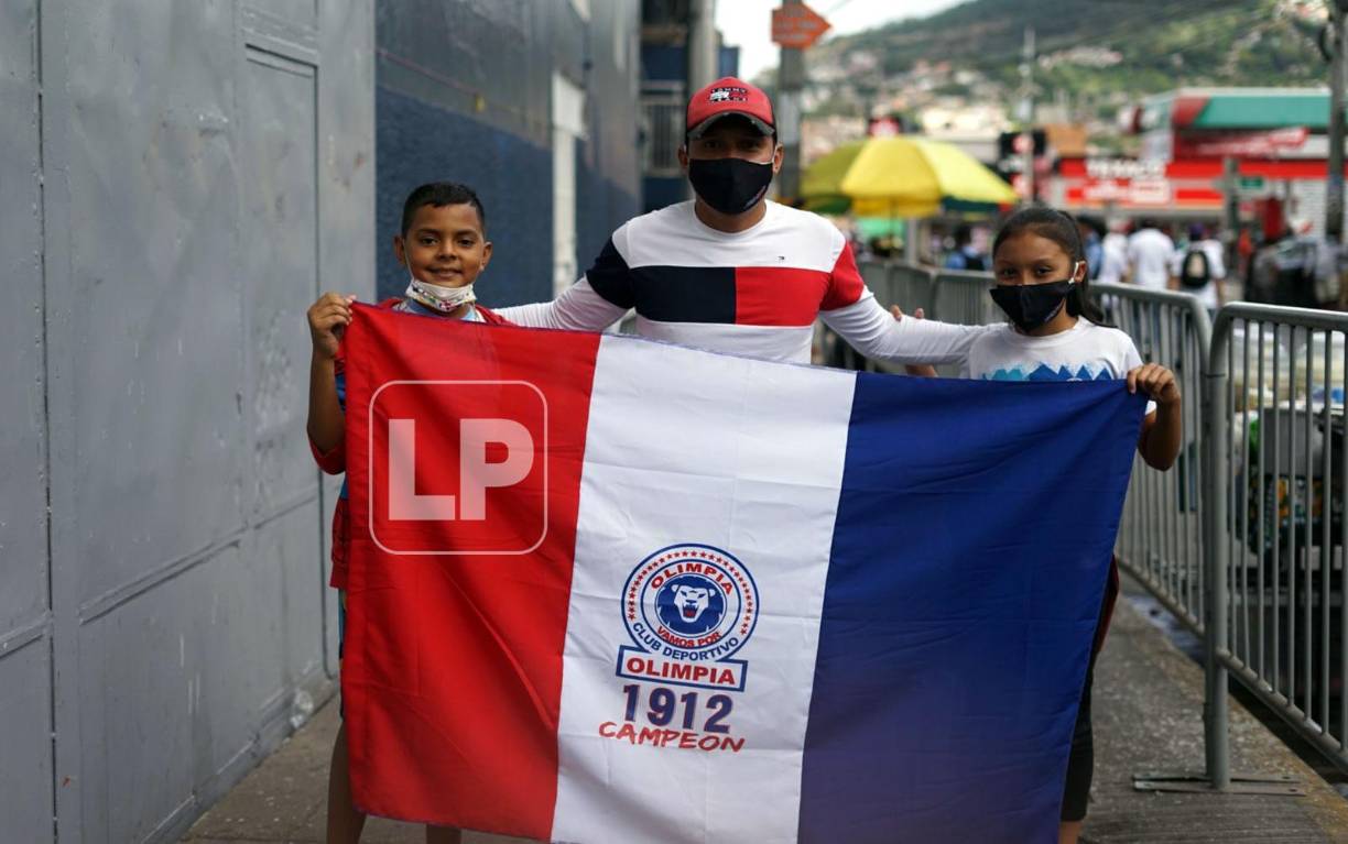Pequeños y grandes apoyan al Olimpia en esta final ante Real España.