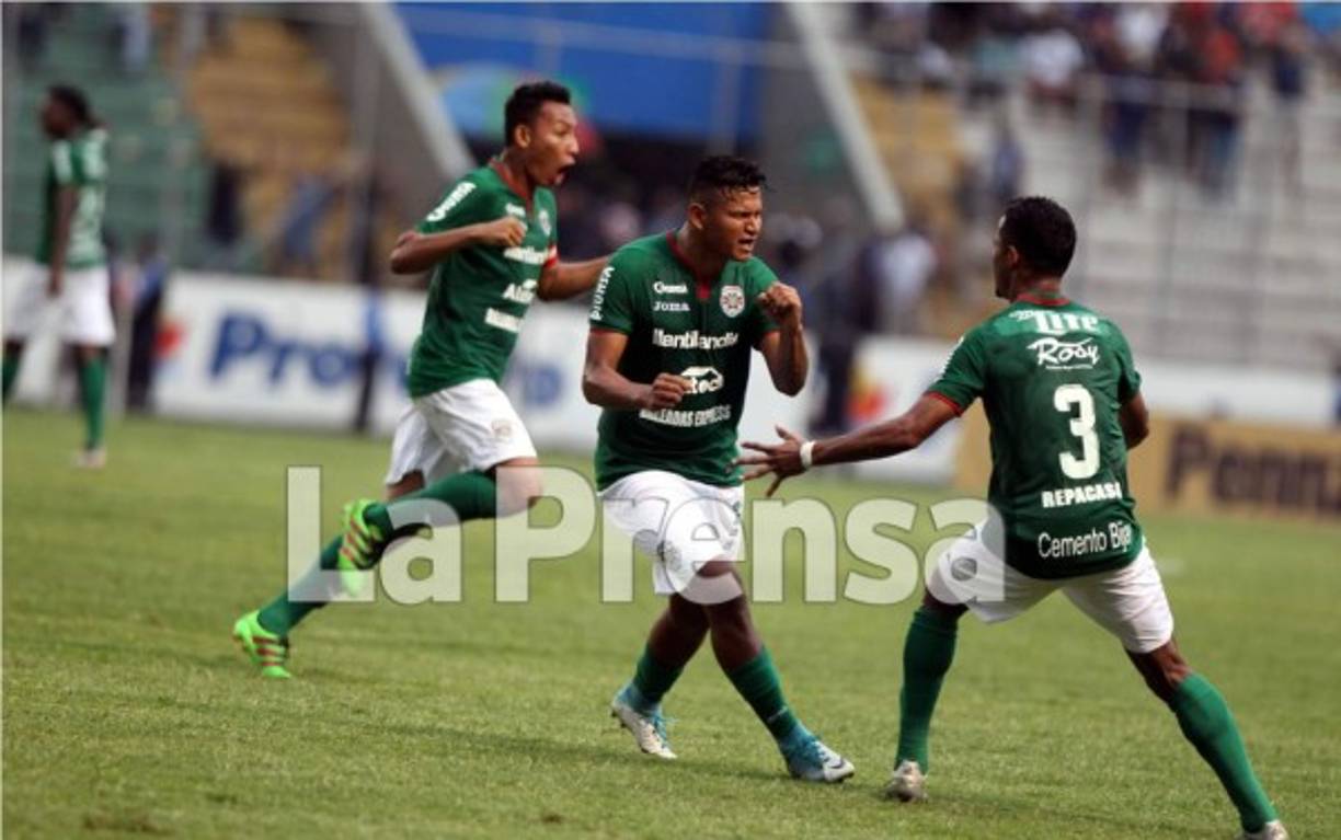 La celebración de jugadores del Marathón tras el gol de Bryan Martínez.