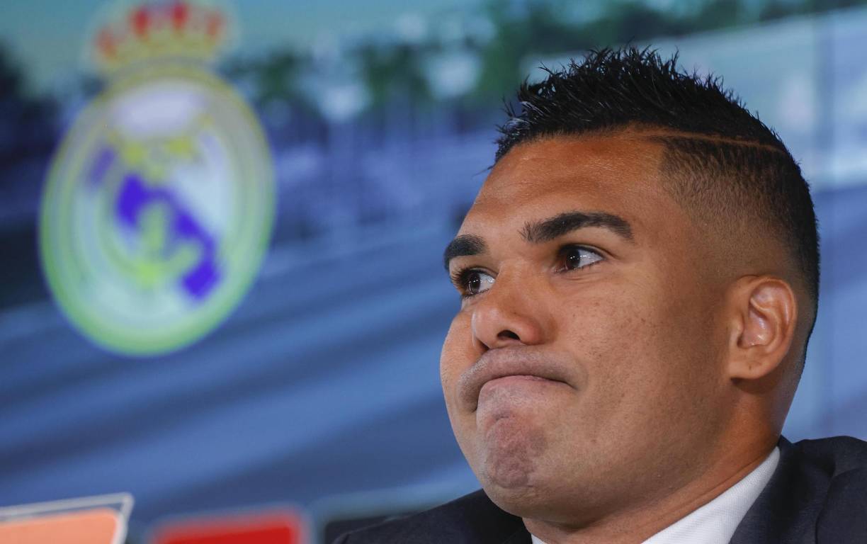 El centrocampista brasileño Carlos Henrique Casemiro se despidió del Real Madrid con un mensaje repleto de emoción, desde el corazón, sin poder aguantar el llanto, agradecido al presidente Florentino Pérez y a todos los que han compartido una etapa en la que ha conquistado 18 títulos, que aseguró no termina porque habrá “un día” que regresará.