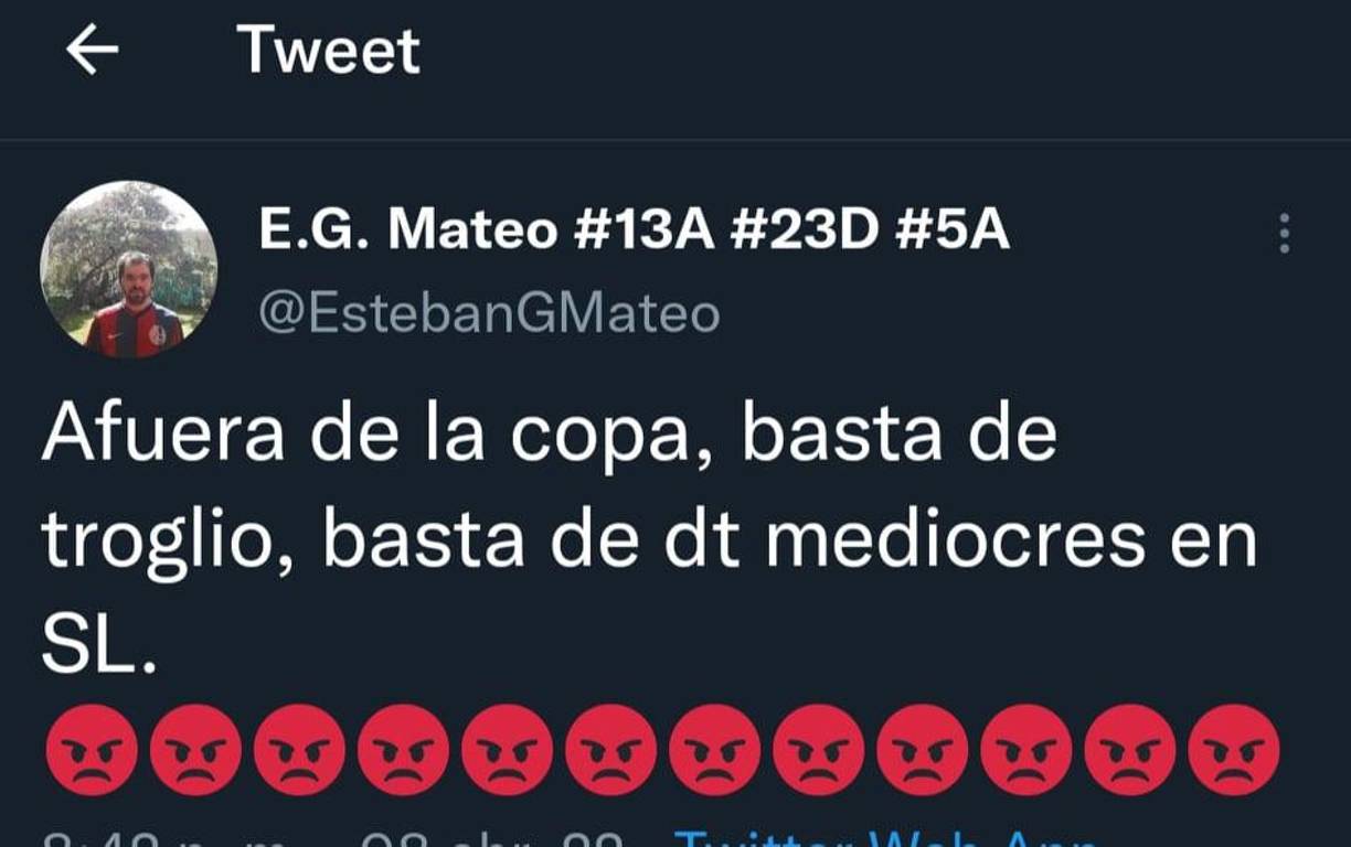 “Basta de entrenadores mediocres en San Lorenzo”: otro de los mensajes de la afición tras la caída ante Sarmiento.