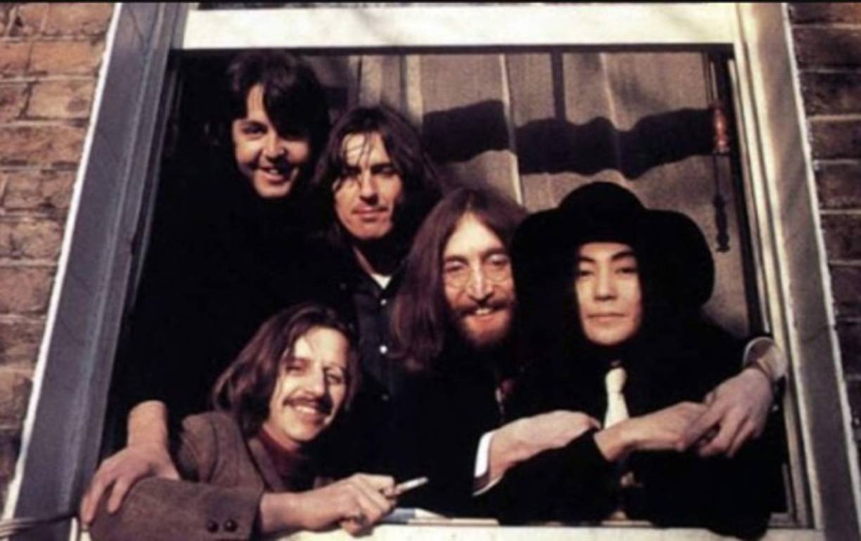 La enfermedad que la mantiene en una silla de ruedas sigue siendo un misterio, pero ha llevado a la reconocida artista a mantener una vida limitada de la que requiere atención las 24 horas del días debido a su reducida movilidad.