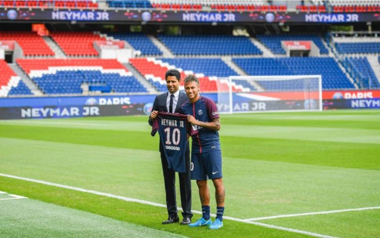 El presidente del PSG, Nasser Al-Khelaifi, se encargó de presentar al brasileño.