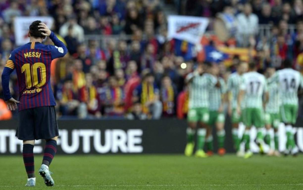 Lionel Messi no podía creer lo que ocurría en el Camp Nou.
