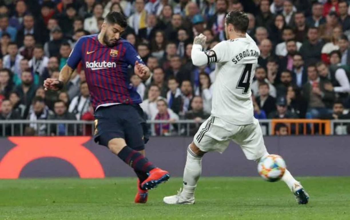 Y al minuto 50 se abrió el marcador. Luis Suárez sacó un derechazo que se fue al fondo de las redes.