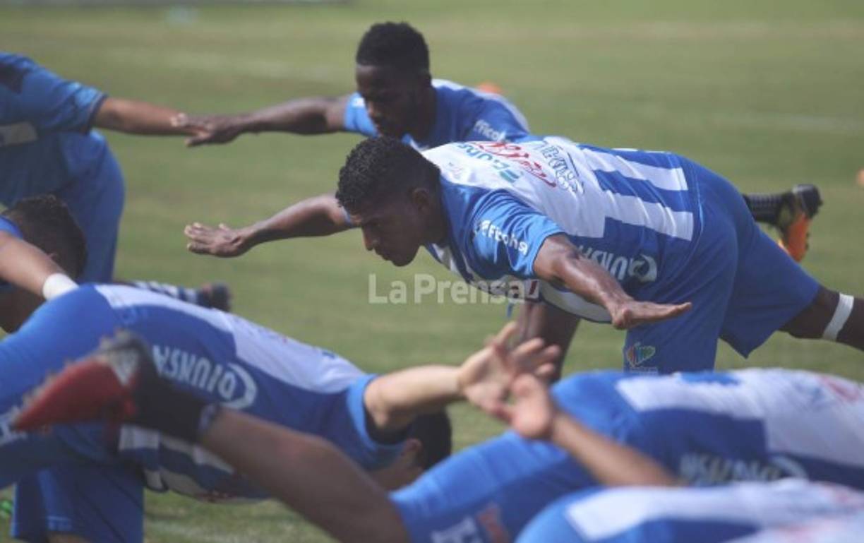 Costly como el resto de sus compañeros, entrenando a todo vapor.