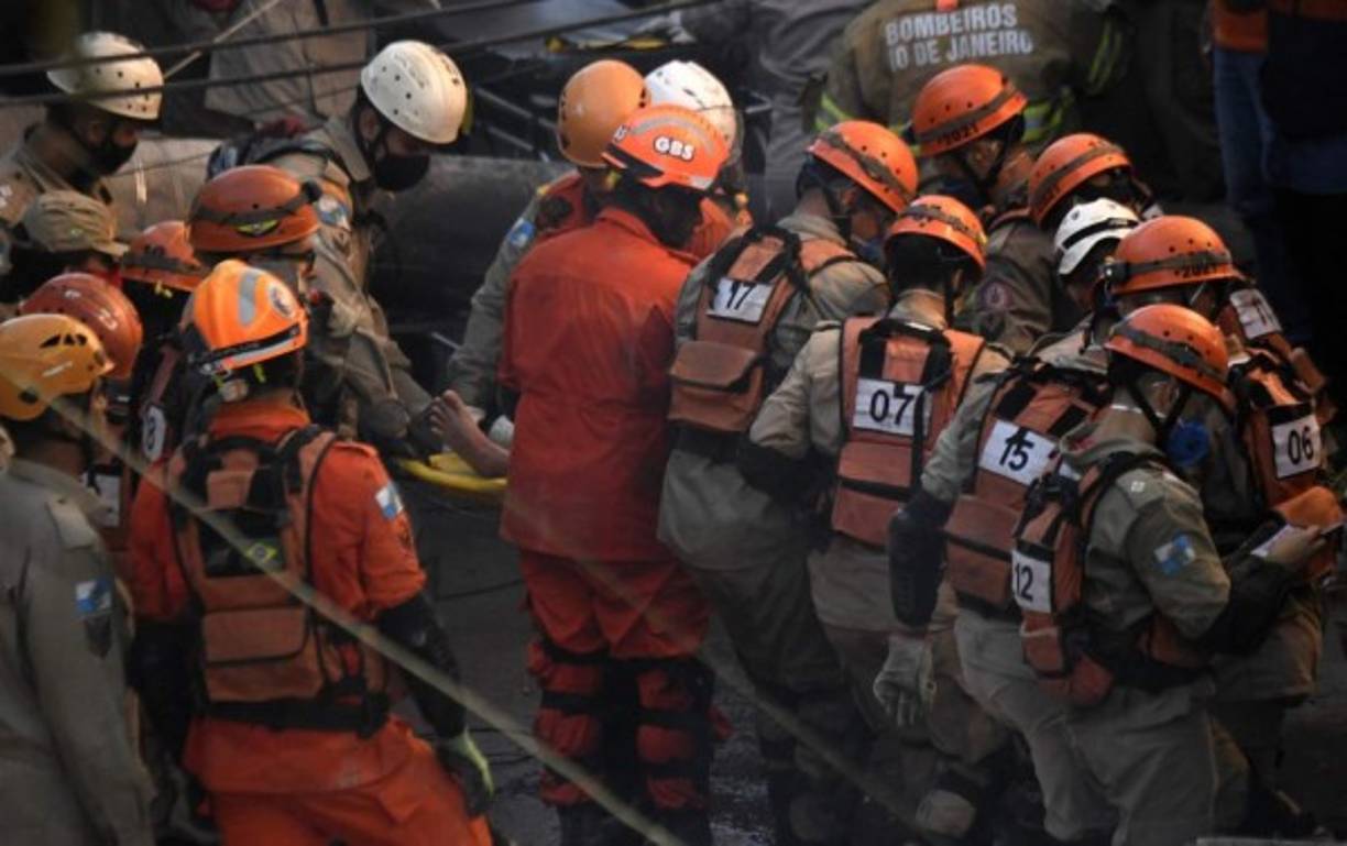 'Es un trabajo de mucha calma, mucha paciencia. Nuestros perros están ayudando bastante. Estamos lidiando con informaciones a cada momento', expresó a Monteiro la cadena Globo