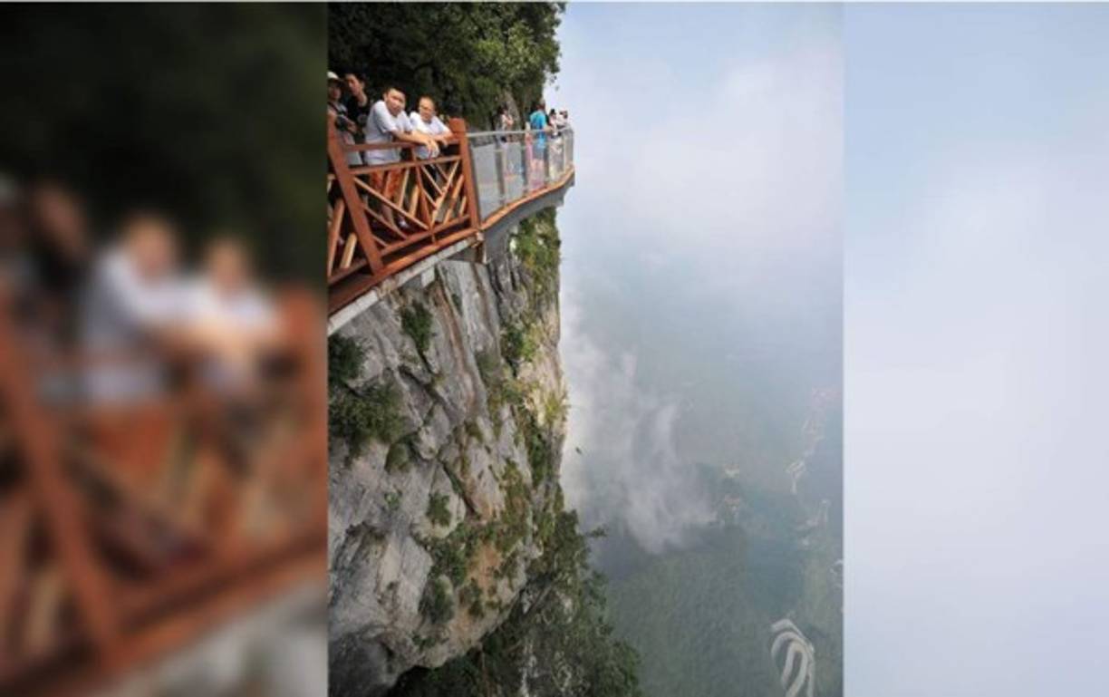 4. Pasarela de cristal de Zhangjiajie, Hunan. Es la pasarela de cristal colgante más larga del mundo y está situada al sur de China. La caída que hay por debajo es capaz de revolverle el estómago a cualquier persona, que tiene más de un kilómetro de altura. Es una ruta serpenteante que tiene nada menos que 99 giros, y el paisaje natural es sencillamente espectacular. Sin embargo, debes pensarlo bien antes de entrar, porque podrías marearte al mirar hacia abajo. Muchas persona decidan ir arrastrándose por el miedo a las alturas.<br/>
