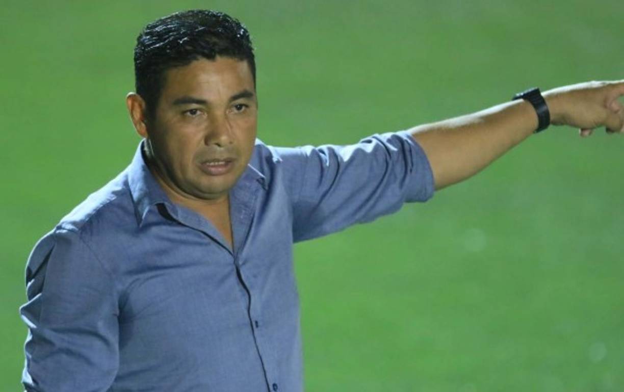 Roberto Carlos “Chato” Padilla ya no será más el técnico de Villanueva y encontraría un consuelo muy rápido tras perder la final del Ascenso ante el Infop. Una fuente ligada al entrenador aseguró que Padilla es fuerte candidato para asumir la responsabilidad del banquillo del Vida.
