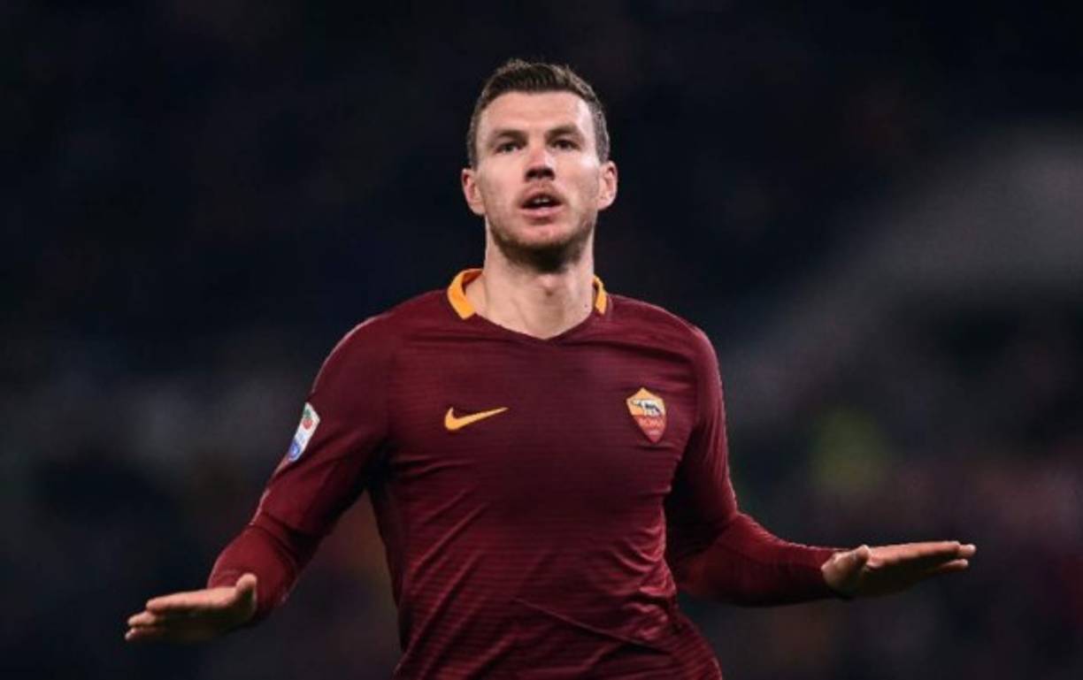 10. Edin Dzeko<br/><br/>El centro delantero de 31 años de la Roma de Italia está también dentro de los nominados máximo galardón individual.
