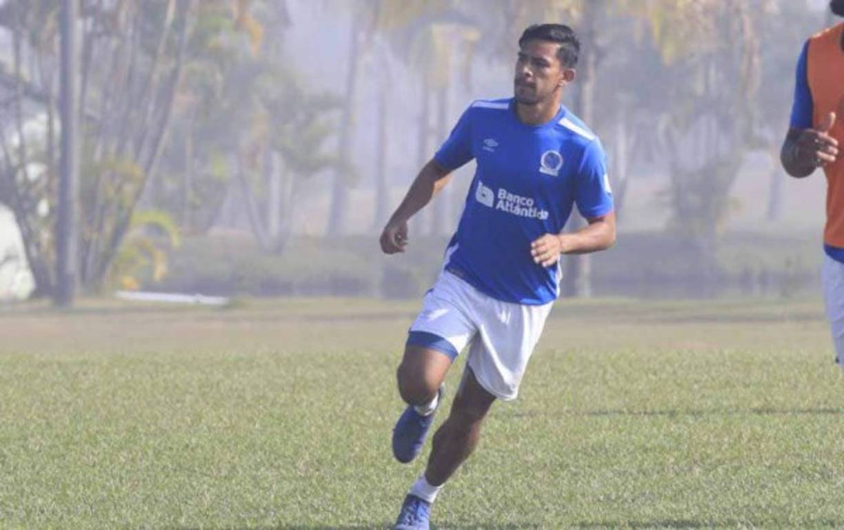 Alejandro Reyes: El joven mediocampista no cuenta con los minutos deseados en el Olimpia y ha revelado que gente del Motagua se han acercado. 'Hubo un acercamiento con mi papá porque tiene amigos en el azul, me han comentado, pero nada más', confesó.