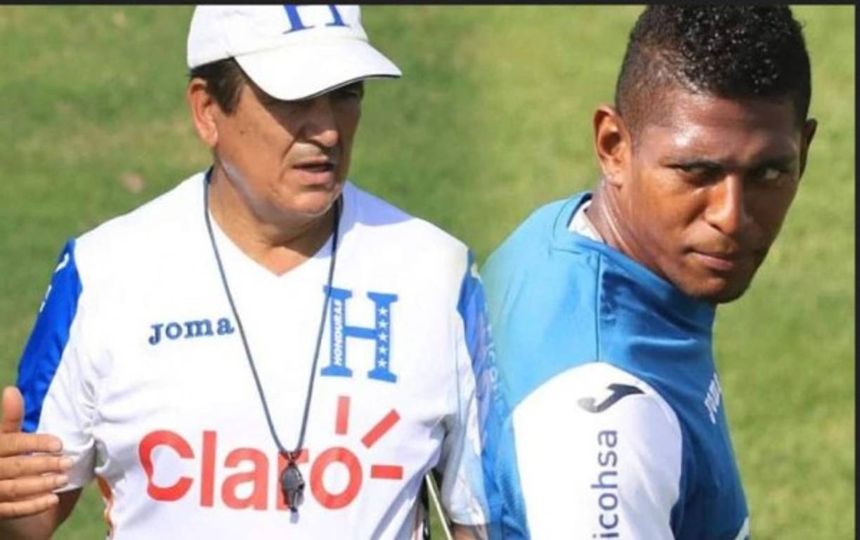 Otro enfrentamiento fue cuando Jorge Luis Pinto le pidió a Carlo Costly en uno de los entrenamientos que se quitara los aretes. Cabe señalar que el delantero accedió a la obligación del seleccionador.