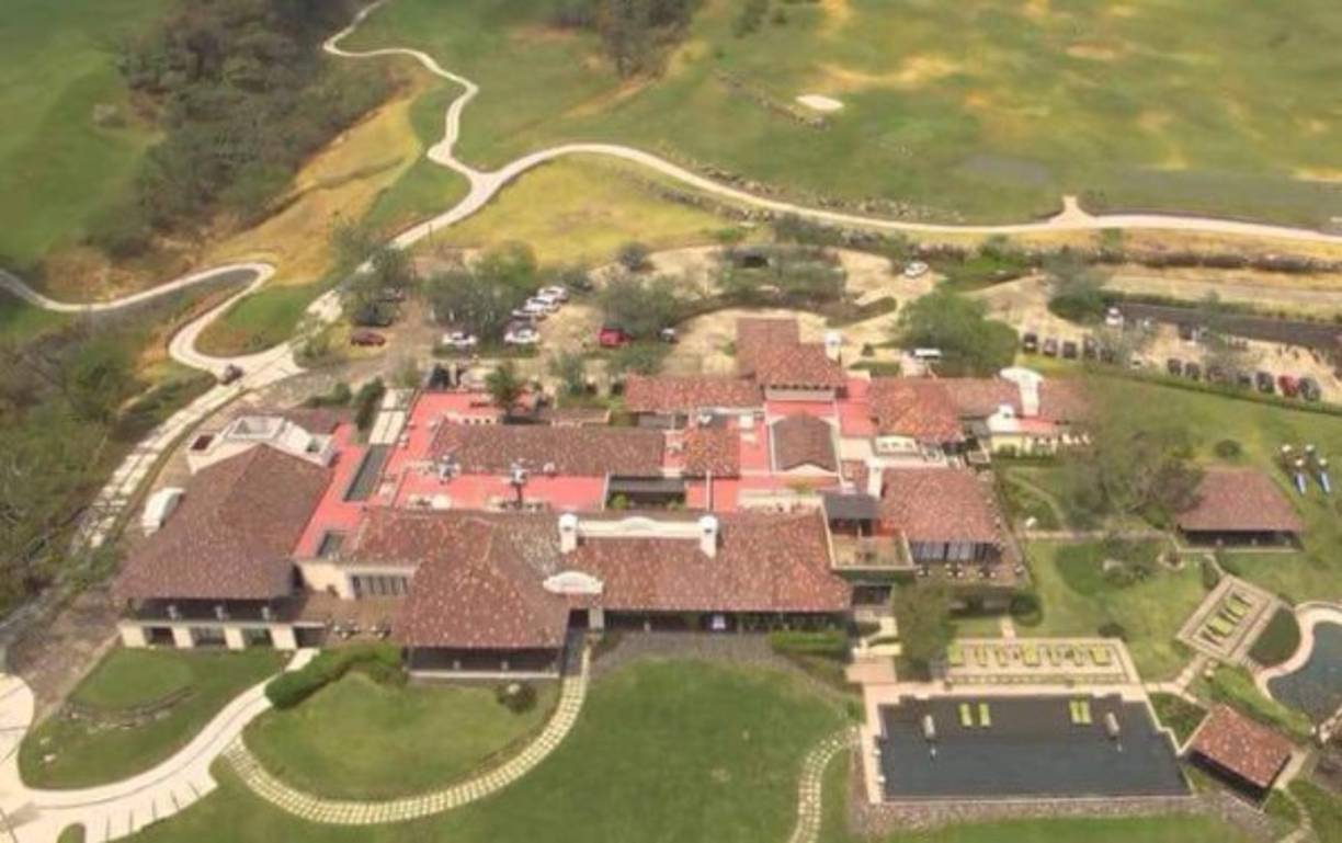 El campo de golf, estaba situado a solo 20 minutos en carro de la ciudad colonial de Antigua Guatemala.