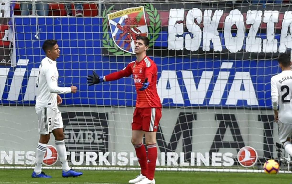 El lamento de Courtois y Casemiro tras el segundo gol del Eibar.