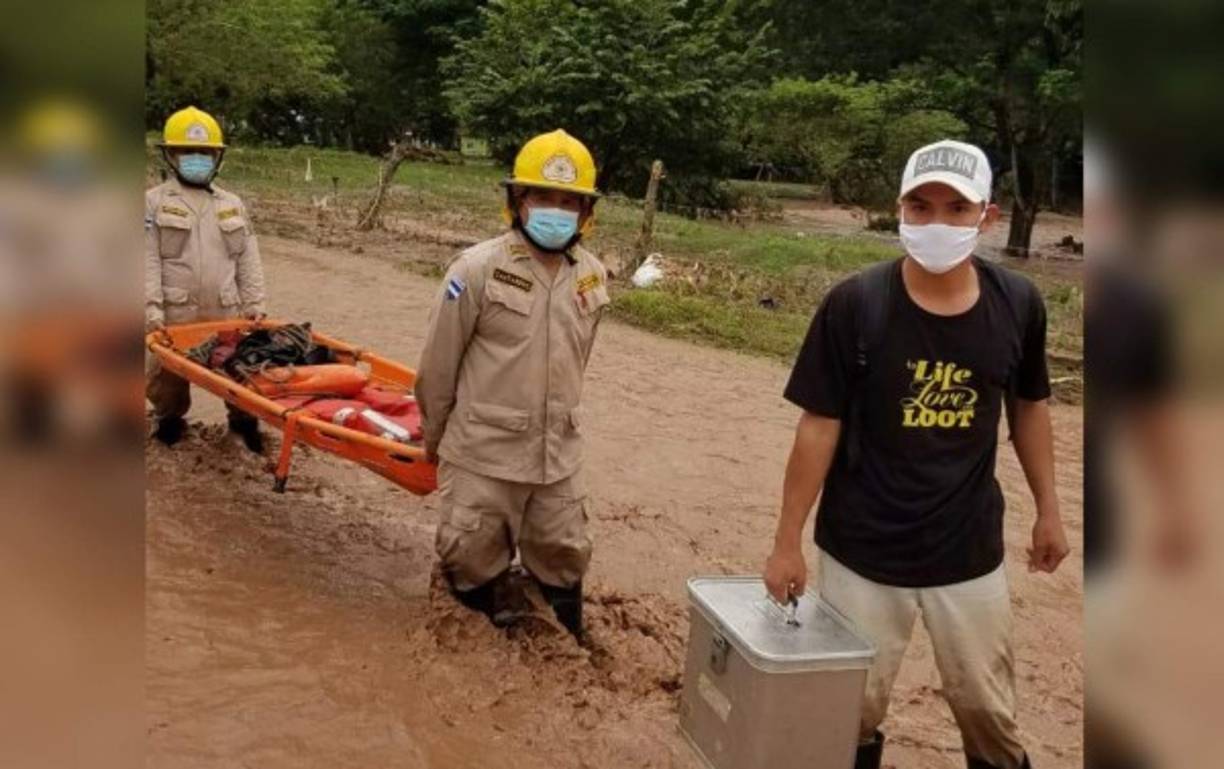 Las bandas de Eta cuando era huracán azotaron buena parte del Caribe, oriente y occidente de Honduras con fuertes lluvias, que se intensificaron a partir del martes, y el miércoles, cuando ingresó como tormenta tropical.