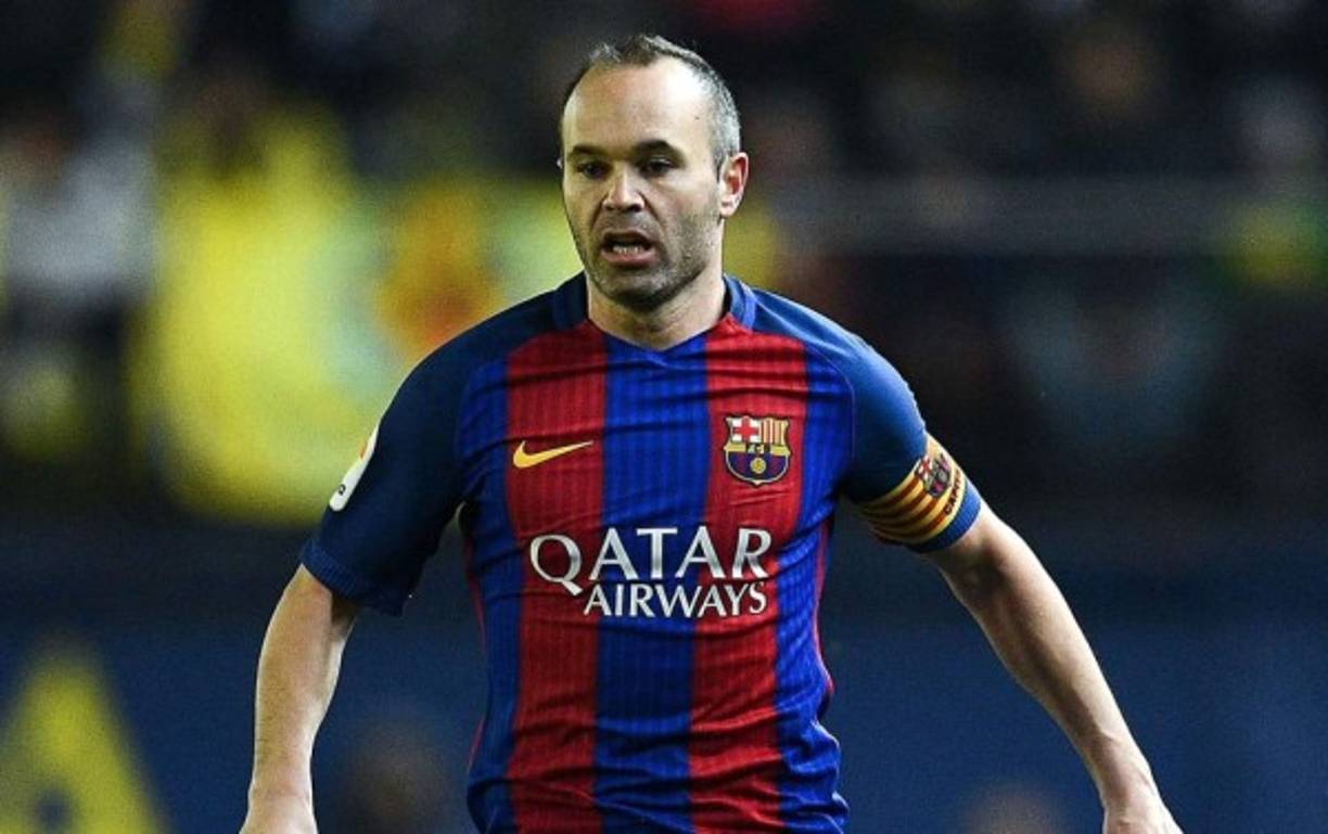 Andrés Iniesta. El mediocampista del Barcelona tiene conquistada a toda España desde su mágico gol en Sudáfrica. De una enorme calidad, ve pases dónde nadie más los sabe ver, y Messi lleva desde hace años aprovechándose de esa extraordinaria habilidad del manchego para hincharse a marcar goles. Así que resultaba evidente que si el de Rosario hacía alguna vez un once ideal, en él estaría Don Andrés Iniesta.
