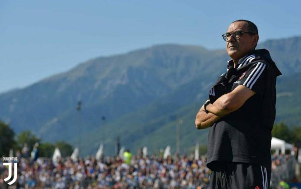 Maurizio Sarri es el actual entrenador de la Juventus, la prensa italiana informa que no es del toda segura su continuidad para la próxima campaña.