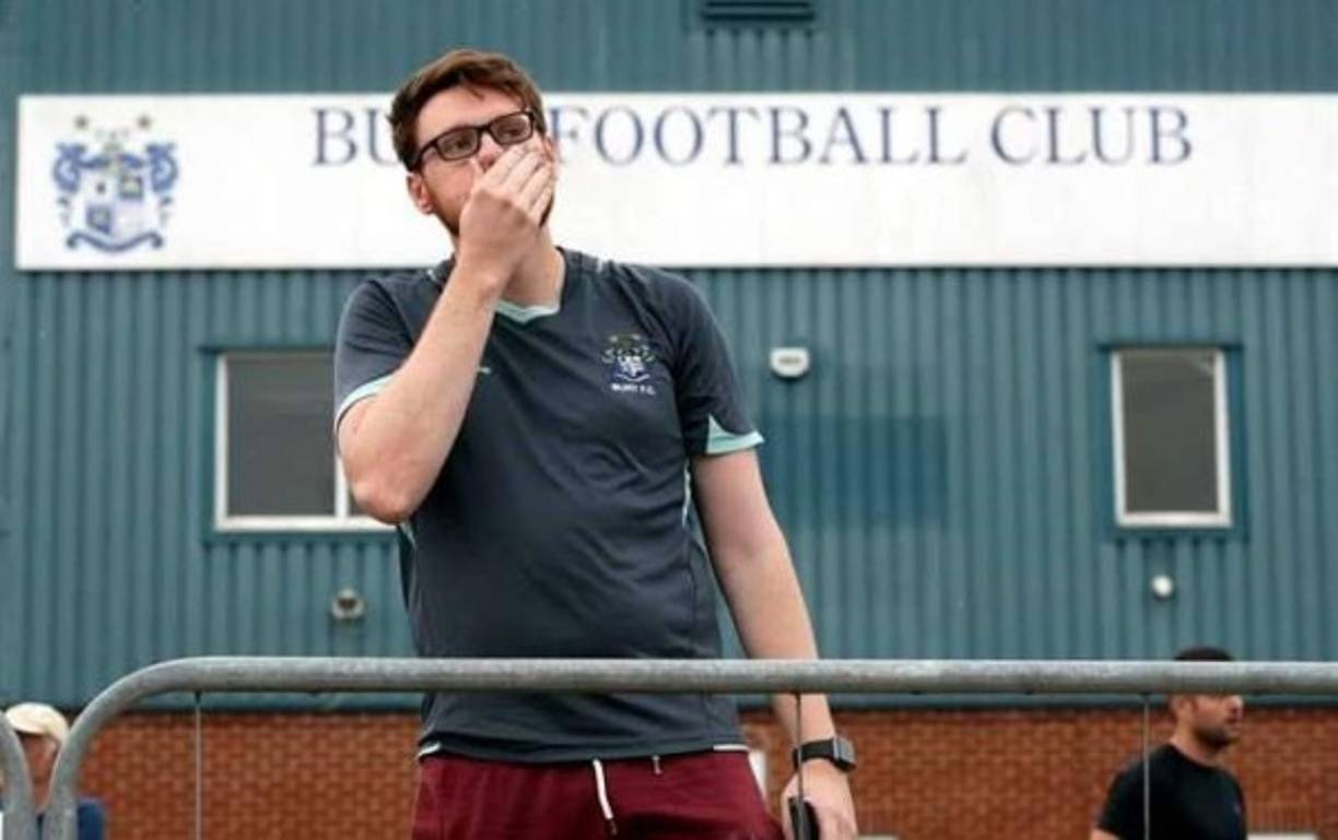 El Bury FC es un club centenario y campeón de Inglaterra. La EFL (Tercera división de Inglaterra) confirmó que fue expulsado de la League One por no poder conseguir comprador.
