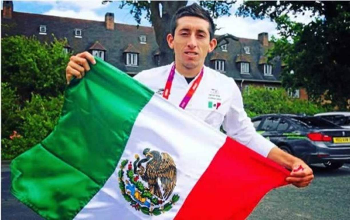 El futbolista mexicano Héctor Herrera se sometió a una cirugía estética después del Mundial de Rusia 2018 y ahora aparece modelando en portada de revista de moda. Así ha sido su sorprendente cambio radical.