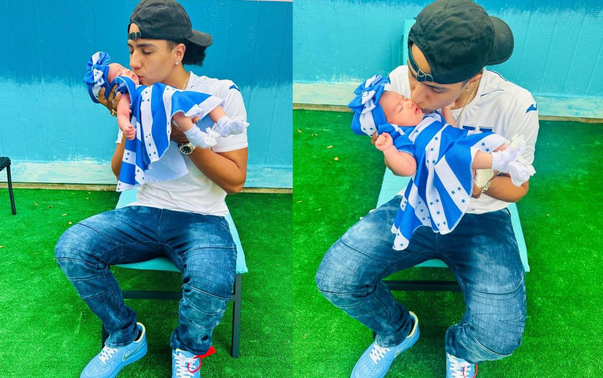 Papá y mamá también posaron junto a la bebita para festejar el Día de la Independencia de Honduras.