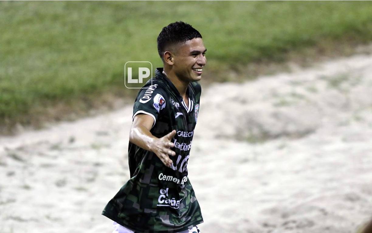 Odín Ramos terminó muy feliz por su gol contra el Victoria.