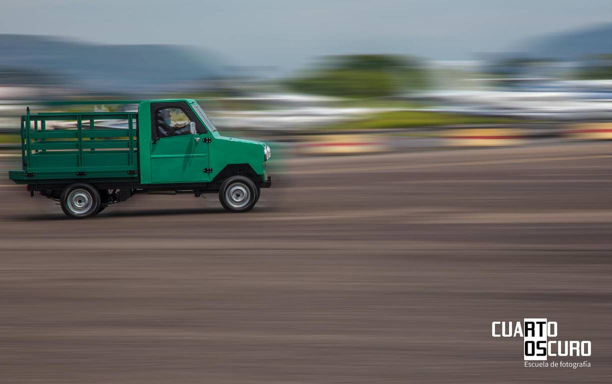 Sin embargo, la falta de aceptación en el mercado y la competencia con vehículos importados llevaron al cese de su fabricación.