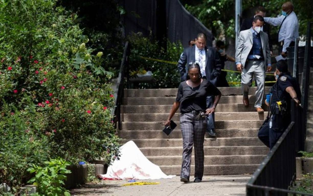 El mes de junio ha sido testigo en Nueva York, por segundo mes consecutivo, de un drástico repunte de los tiroteos en la ciudad que ha hecho saltar las alarmas en la Gran Manzana, y que muchos achacan a la crisis causada por la pandemia y la frustración provocada por la violencia policial.