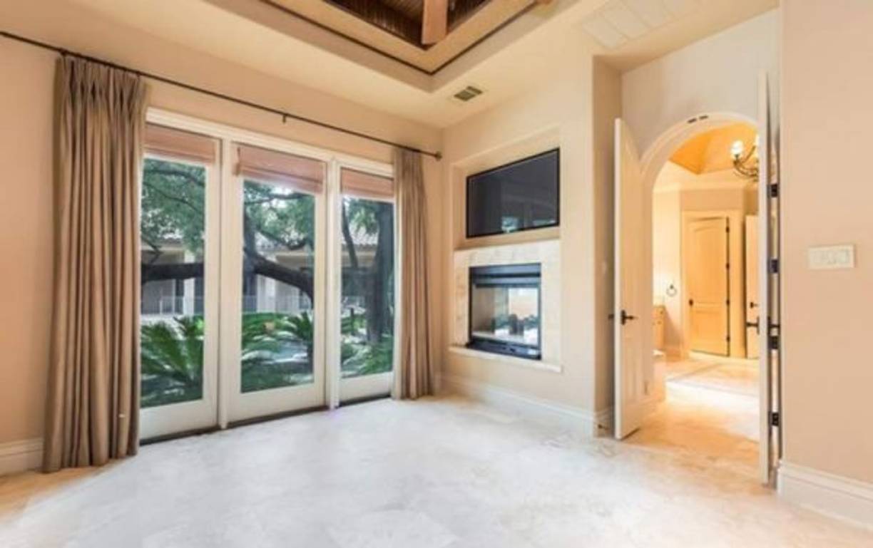 La mansión fue construida en el año 2004, poco tiempo después de que el jugador firmara su primer contrato con los Spurs.