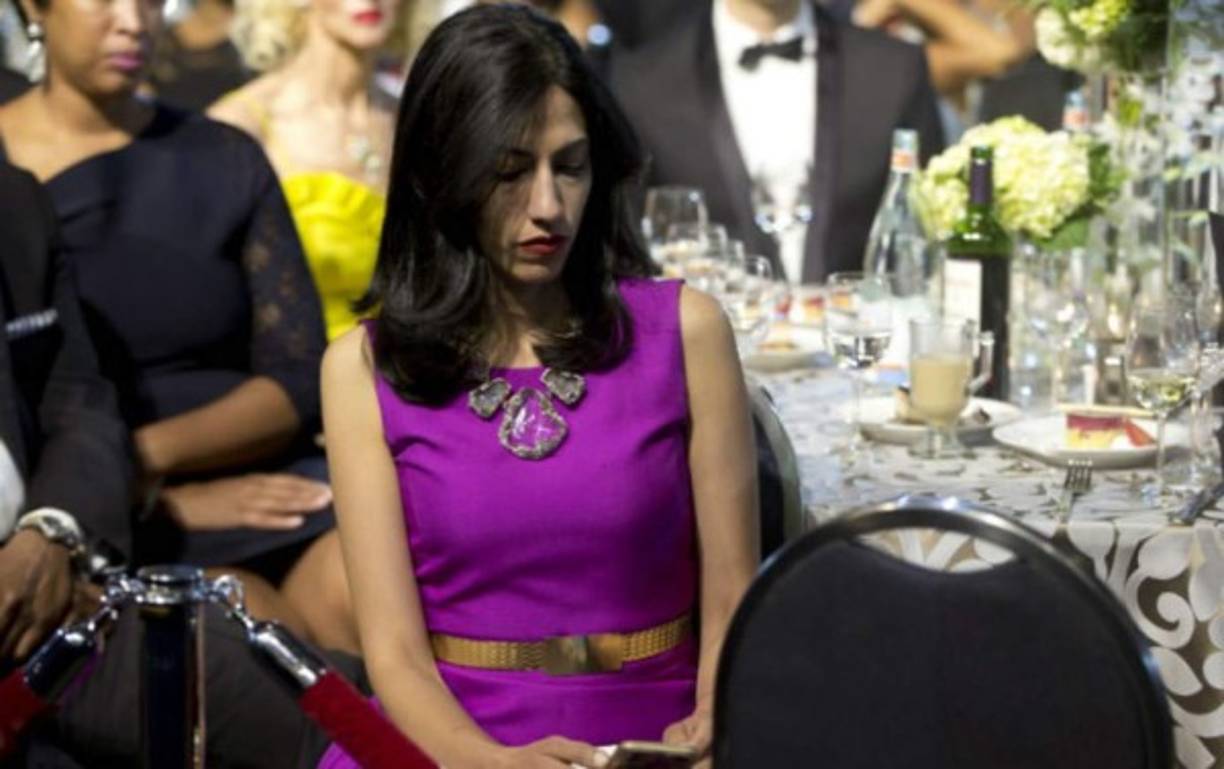 Queda por ver si esa actitud le ayudará a salvar la campaña de su mentora, tocada pero no hundida a una semana de las elecciones.