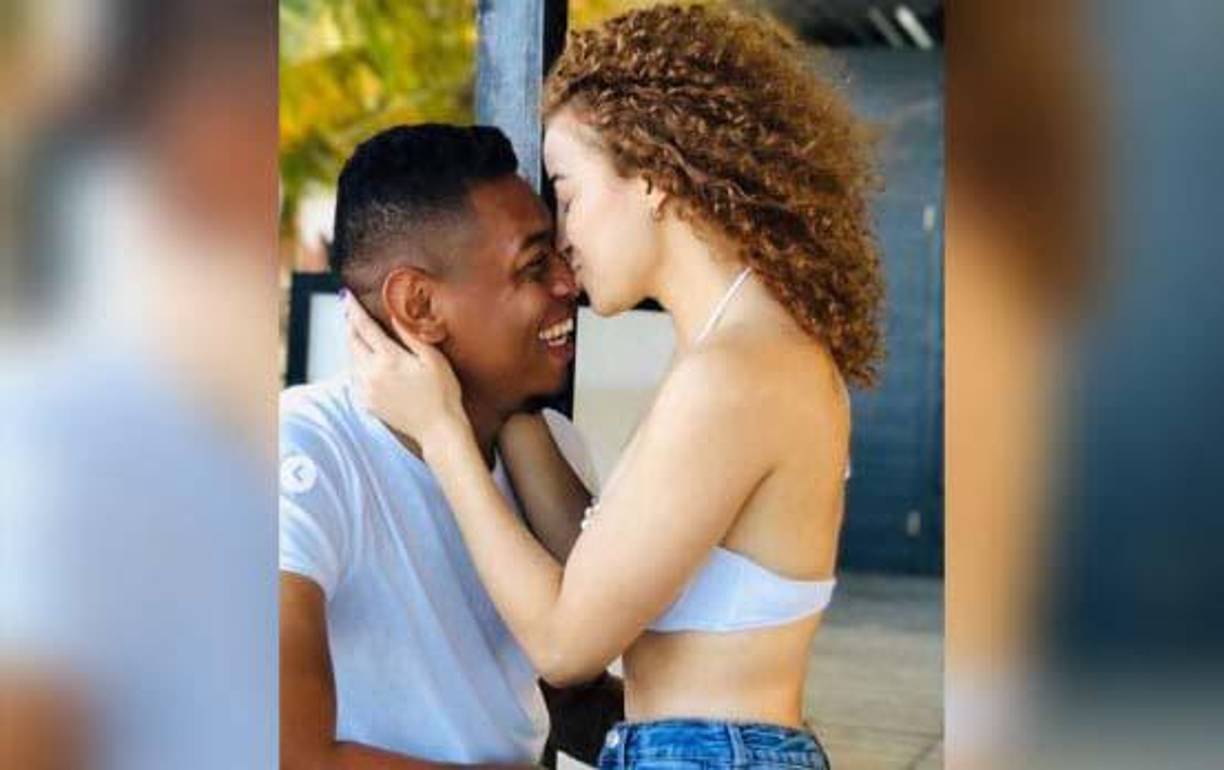 El portero Denovan Torres dejó entrever que nuevamente está soltero y por lo tanto su relación con Mayra llegó a su final.