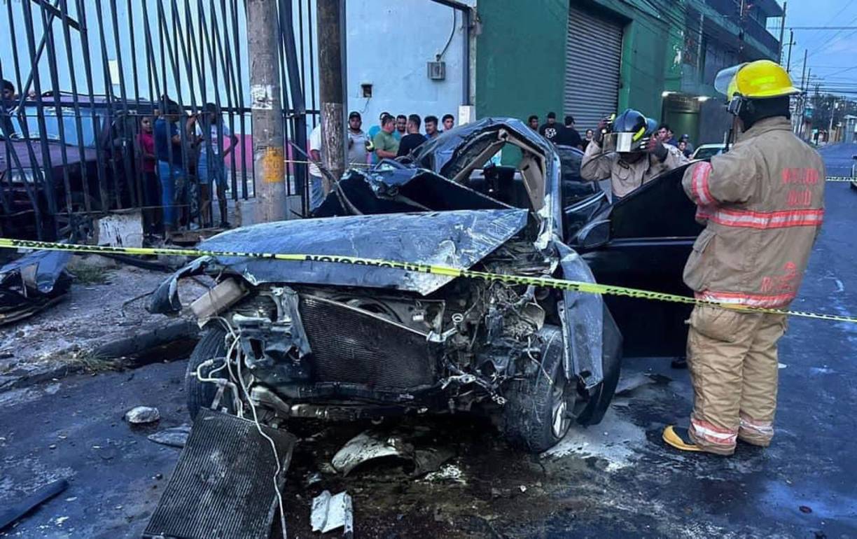 El vehículo quedó destruido en su totalidad. 