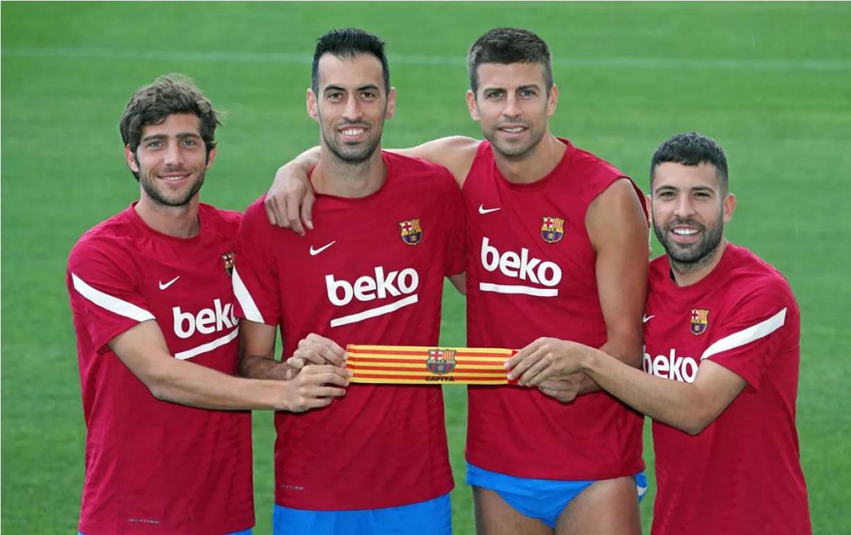 Con el paso de las temporadas, Gerard Piqué también fue cogiendo peso dentro del vestuario. Tanto es así que, en 2018, se convirtió en el tercer capitán del equipo. Con la marcha de Leo Messi, pasó a ser el segundo.