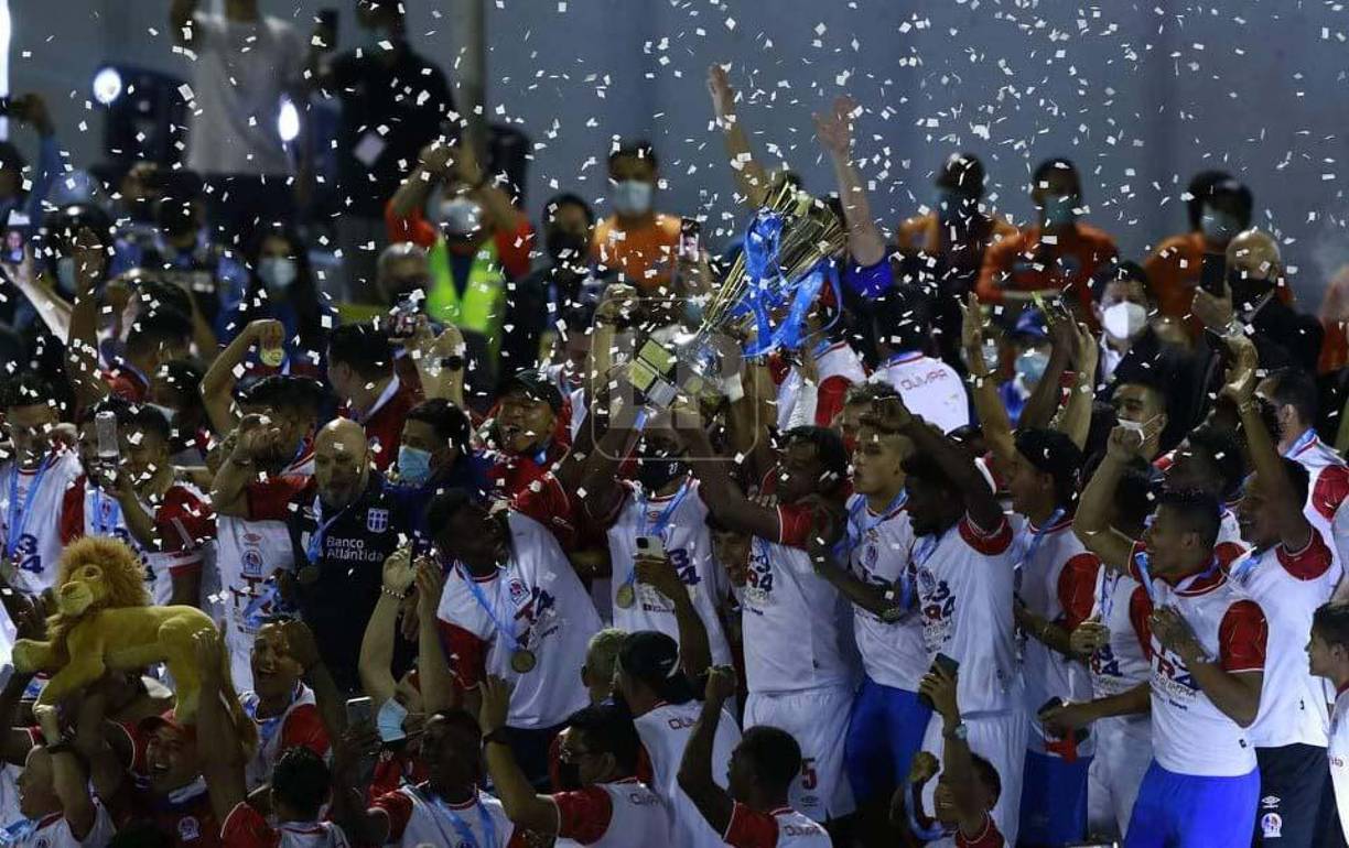 Tras conseguir el tetracampeonato, el Club Deportivo Olimpia buscará en este 2022 conseguir un histórico pentacampeonato. A continuación te mostramos las novedades que tendrá el equipo albo para esta nueva temporada.