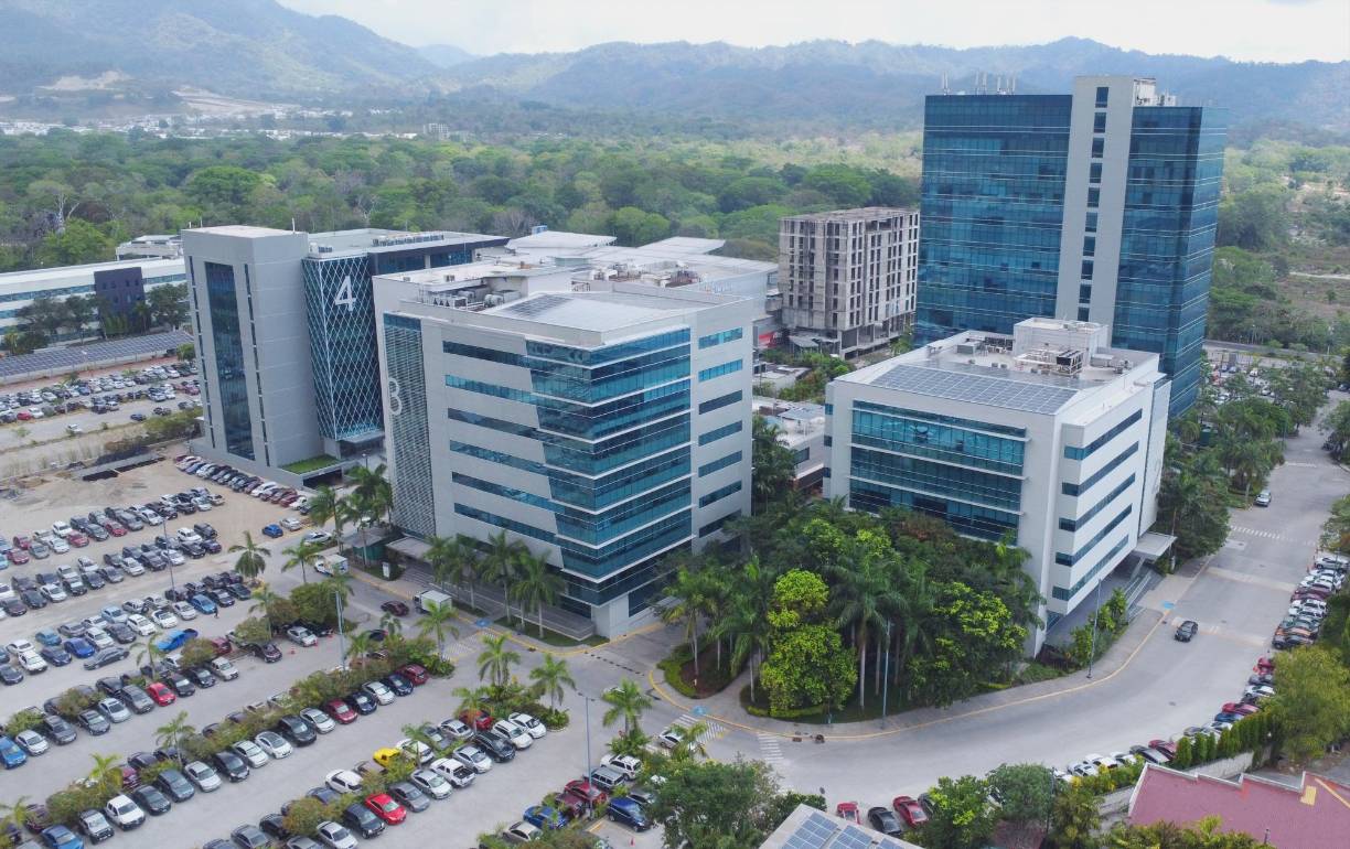 A finales del año pasado ya en etapa de detalles se dio a conocer la cuarta torre de Altia de ocho niveles.