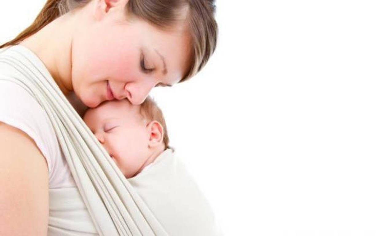 Los olores que en este caso generan una percepción olfativa emocional (información hedónica) agradable o familiar, activan las redes neuronales de la recompensa y el placer y disminuyen las respuestas al estrés. En coherencia con esto, las madres con trastornos del vínculo posparto no desarrollan este reconocimiento ni preferencia olfativa de su propio bebé.