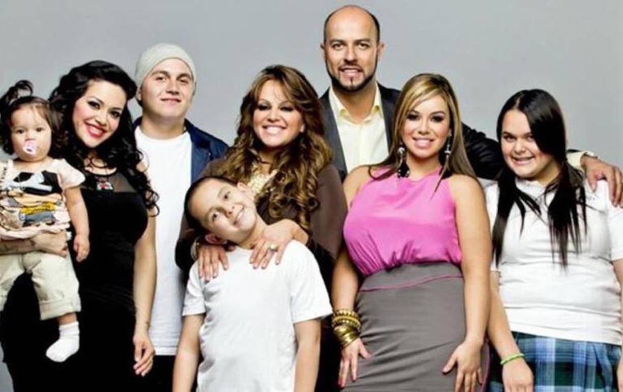 Por otro lado, también influenció en la música regional mexicana, Rivera fue una de las figuras femeninas más influyentes en la música regional mexicana, abriendo camino para otras artistas mujeres en un género tradicionalmente dominado por hombres.