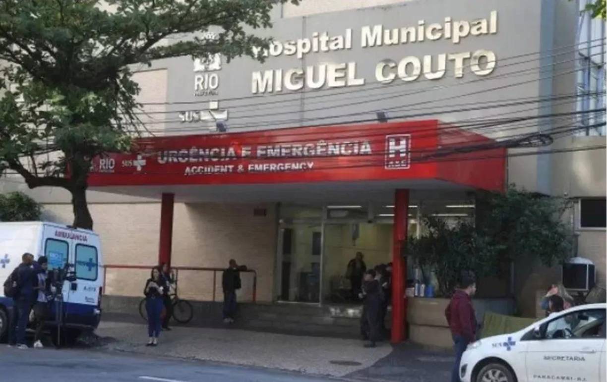 Una <b>autopsia</b> reveló que el estómago de <b>Ythallo</b> contenía una sustancia marrón granulada, que podría ser <b>veneno para ratas</b>. Las autoridades están realizando más pruebas para confirmar esto.