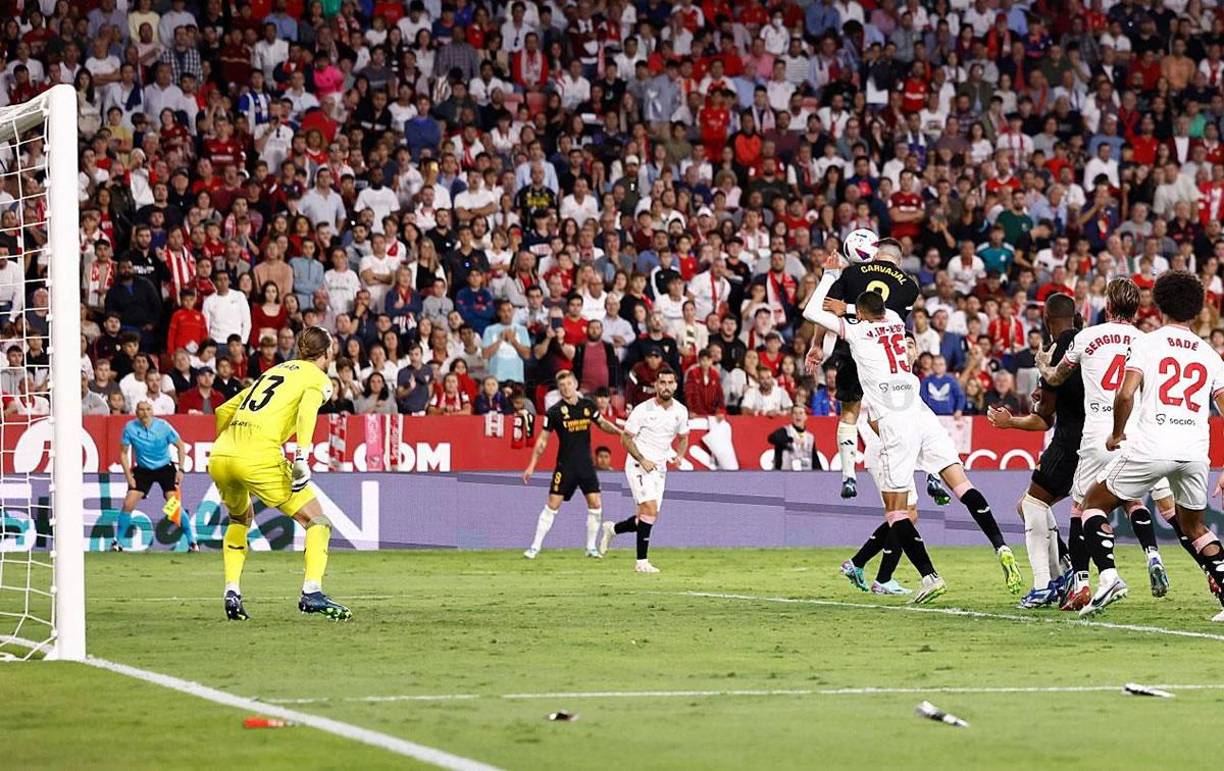 Cuatro minutos después anotó Dani Carvajal con este remate de cabeza tras un tiro libre de Toni Kroos.