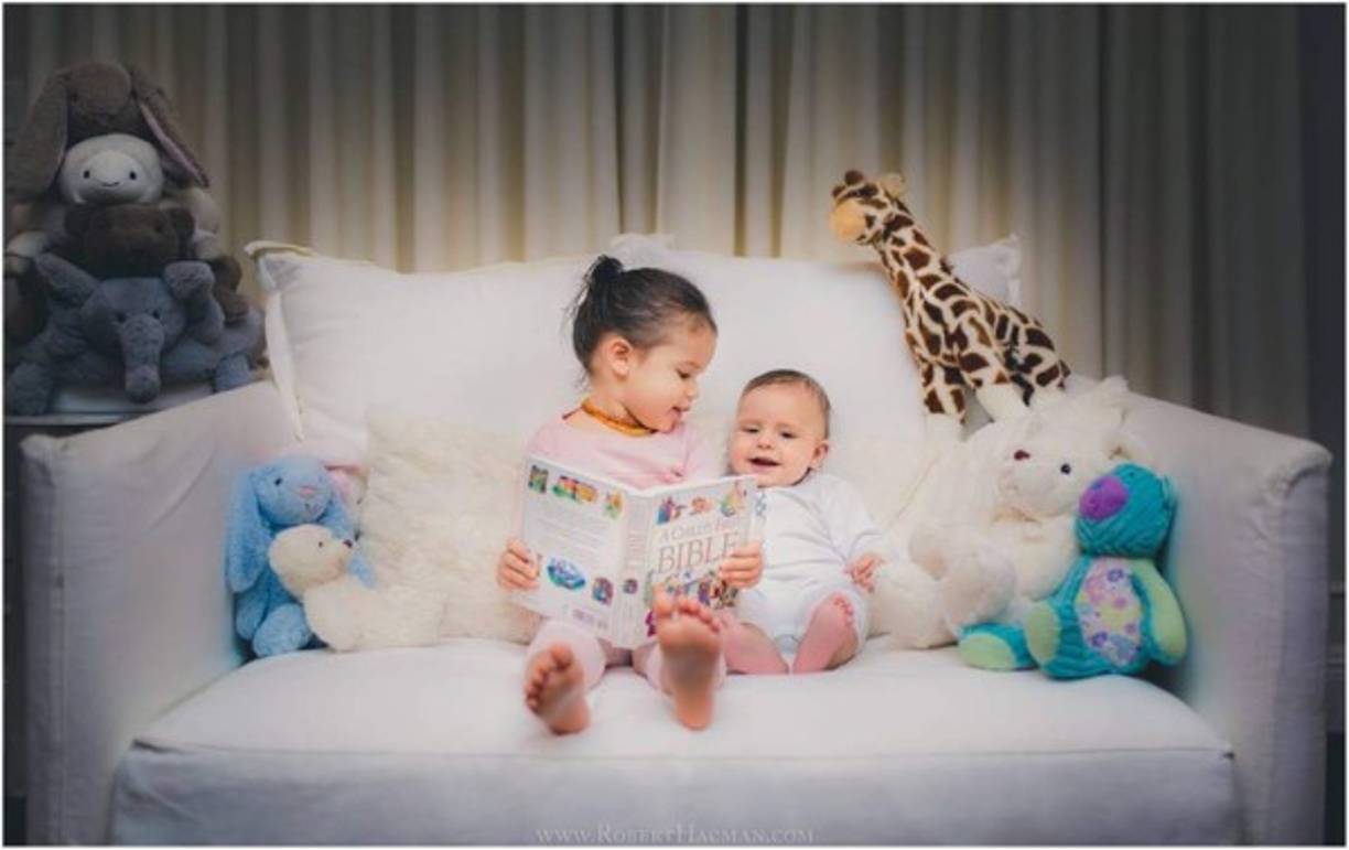 Los hermanitos disfrutan de las fotografías que comparte su mamá en Facebook.