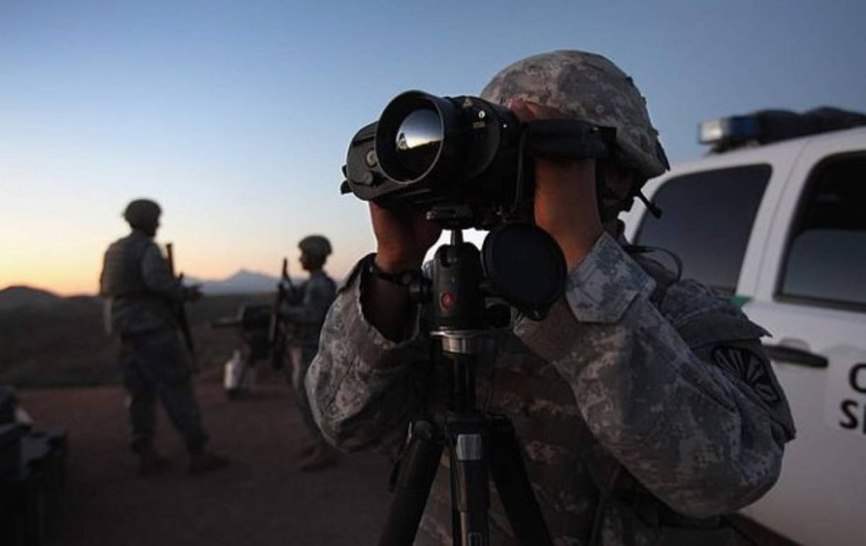 Además, otros 830 agentes de la CBP están listos para ir a las áreas entre puestos de entrada, donde suele haber menor vigilancia.