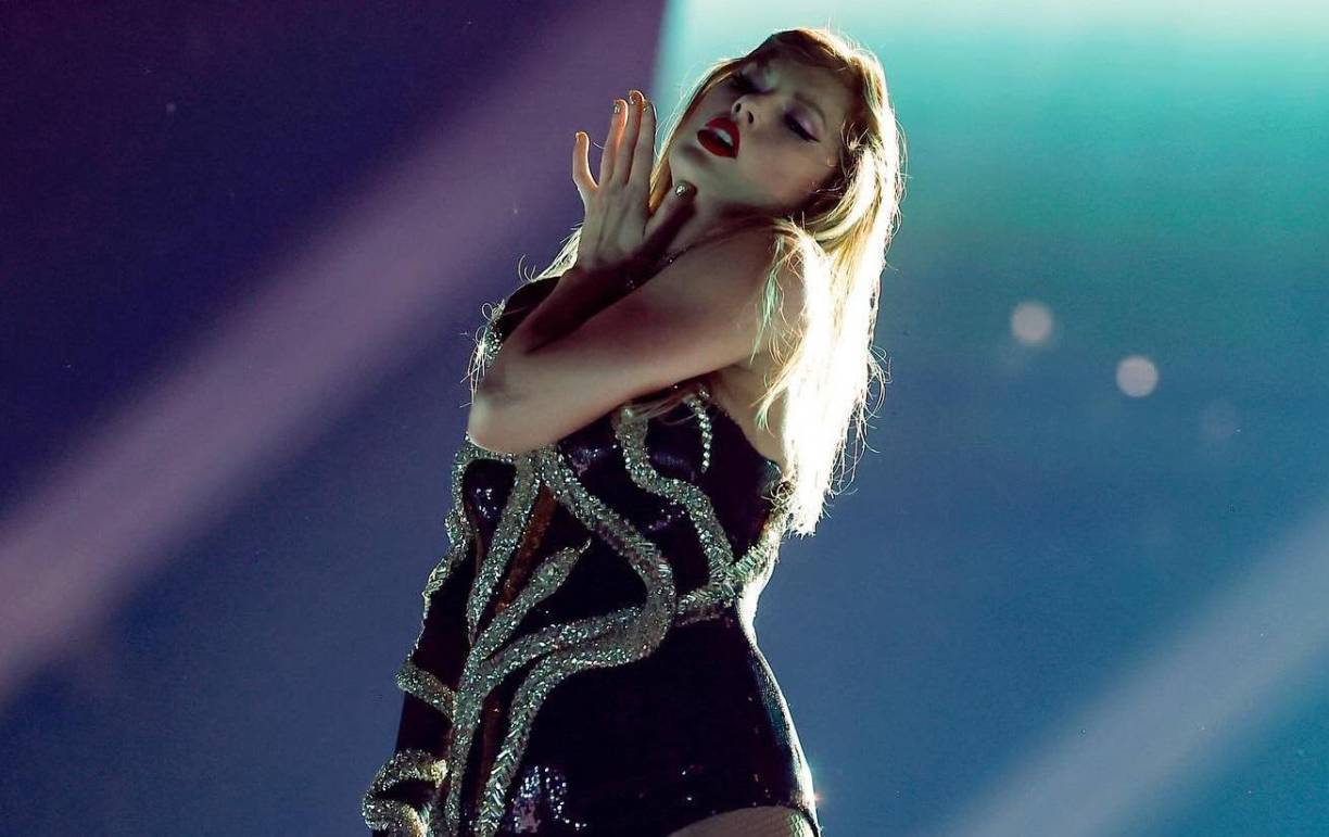 Este año también se convirtió en la primera artista en ganar en cuatro ocasiones el Grammy a álbum del año o en la primera cantante de la era moderna en publicar siete álbumes que vendieron al menos un millón de copias cada uno en una sola semana gracias a su último proyecto, ‘The Tortured Poets Department’.