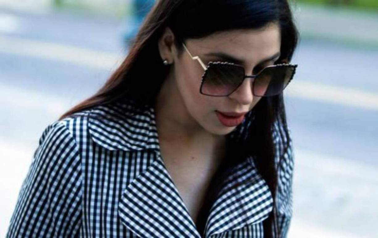 Nacida hace 31 años en California (EEUU), Coronel tiene la doble nacionalidad estadounidense y mexicana y muy pequeña se mudó con sus padres a La Angostura, en el norocciental estado de Sinaloa, México.<br/>