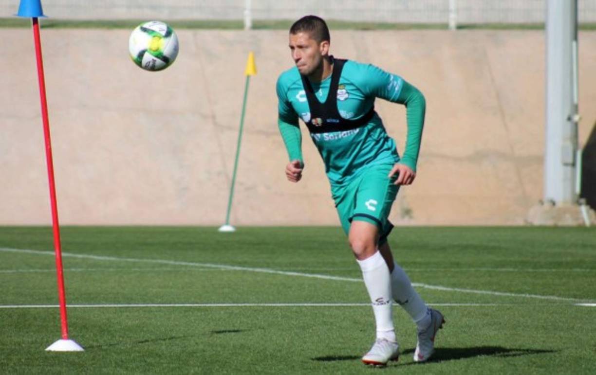 Martín Nervo: El argentino es uno de los defensas centrales.