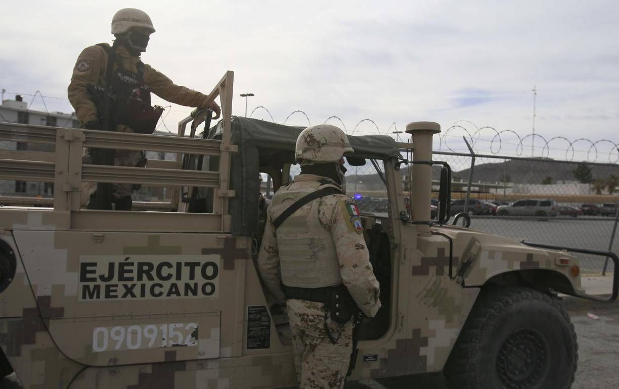 Un comando armado, a bordo de seis camionetas, llegaron hasta el penal, donde ya había visita esperando ingresar para ver a sus internos y abrieron fuego, para después entrar y extraer a varios internos.