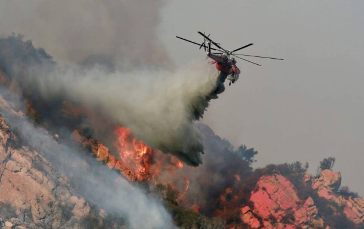 El incendio 'Camp Fire', que arrasa una vasta región en el condado de Butte, al norte de Sacramento, capital del estado, es el incendio más grande y destructivo de varios focos activos en el estado, que han provocado la evacuación de más de 250,000 personas, y la destrucción de 6,400 viviendas en la ciudad de Paradise.