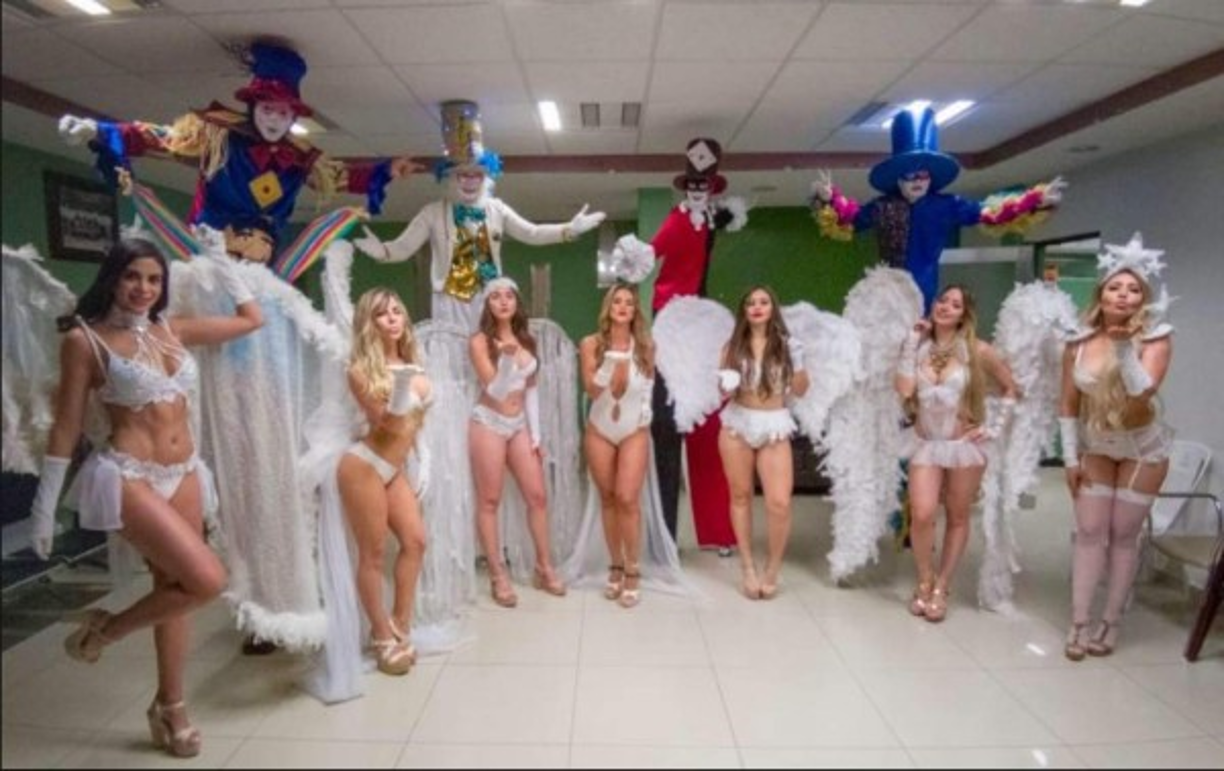 Escándalo: En las últimas horas salieron a la luz pública las fotos de las bellas edecanes que engalanaron el tradicional desfile del 'Gallito Petrolero' en México.