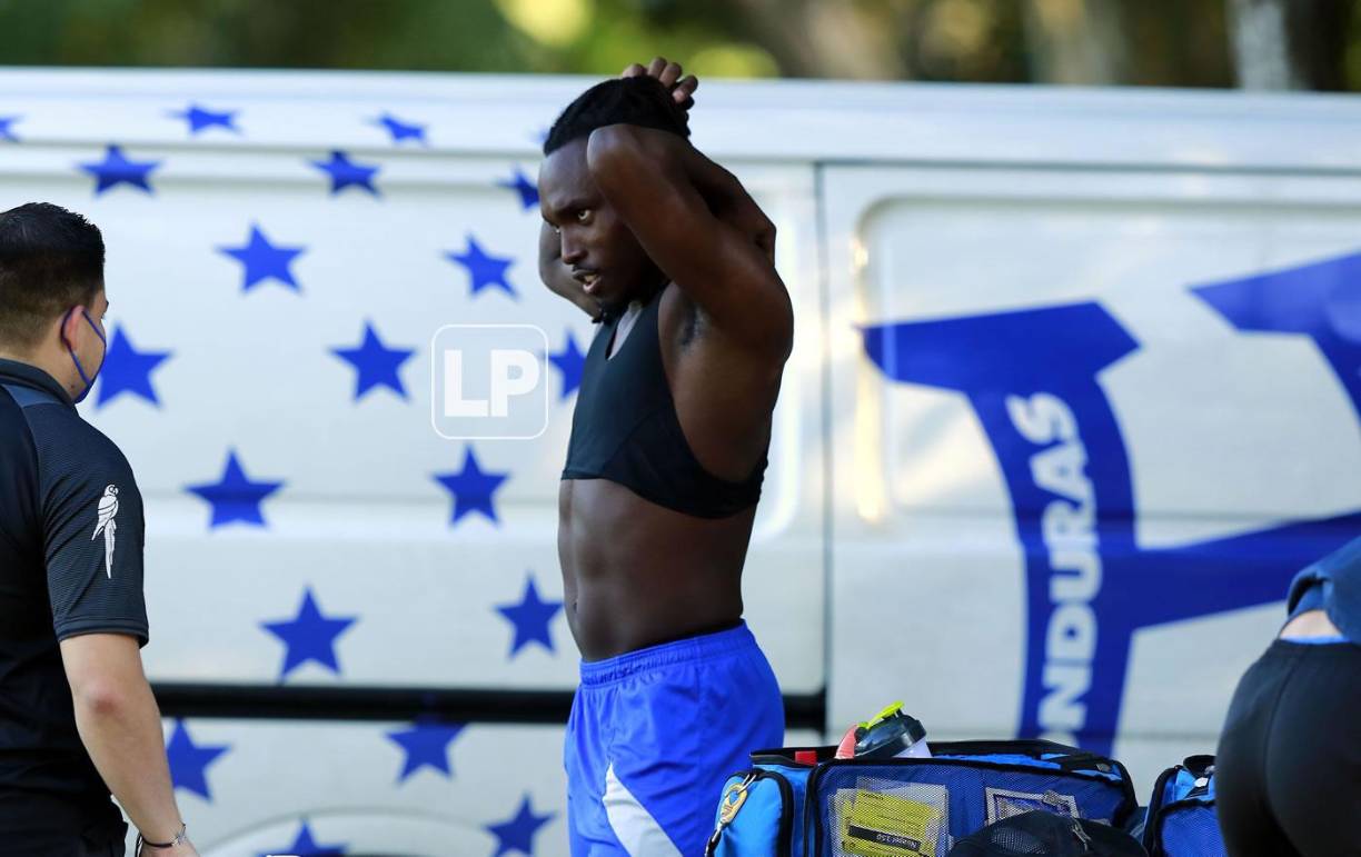 El delantero del Girondins de Burdeos de Francia se colocó un chaleco tipo ‘top’ que sirven para controla numerosos parámetros orientados a mejorar el rendimiento del jugador en todos los aspectos.