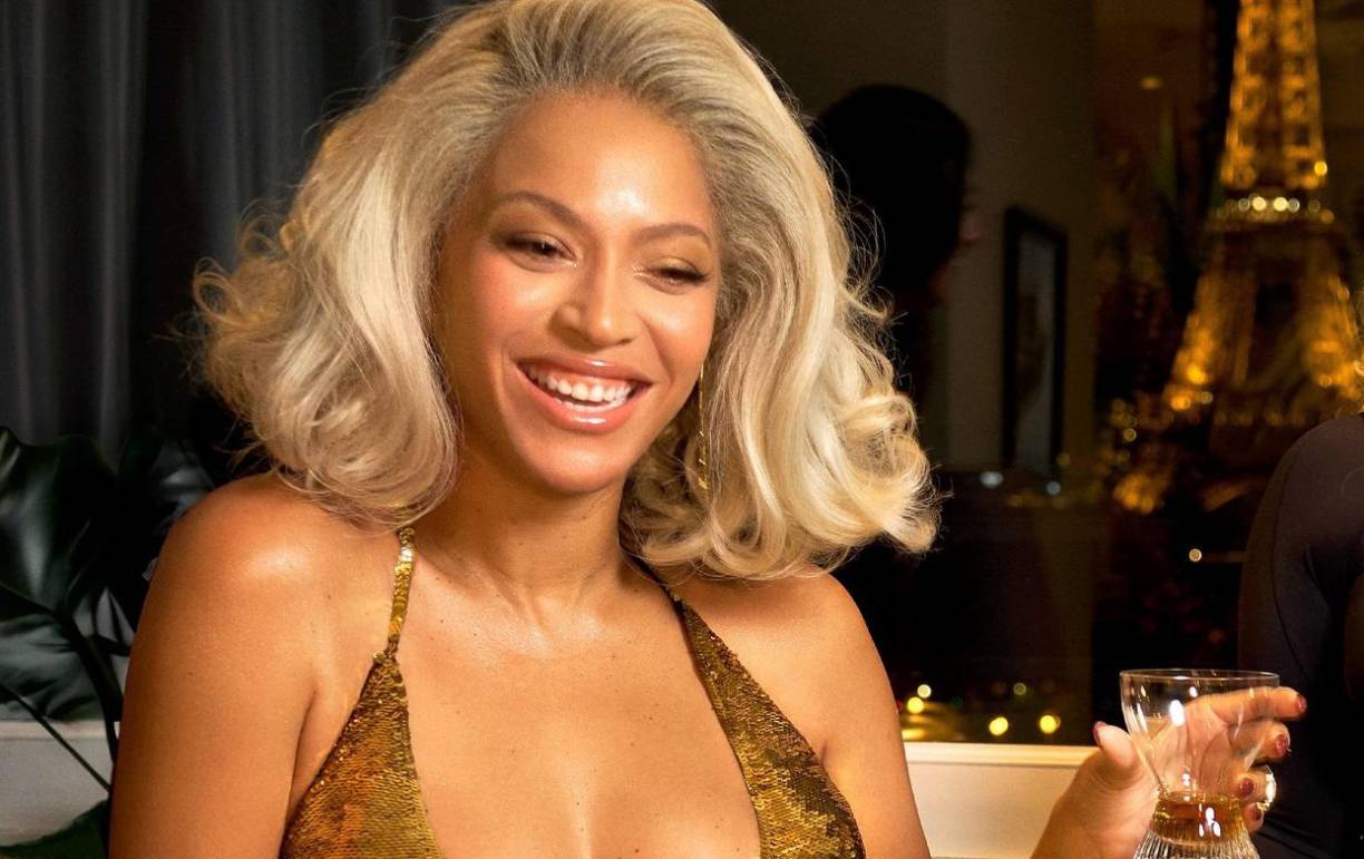 La publicación reconoce que Taylor Swift es la estrella pop más grande del siglo, si se tienen en cuenta sus cifras en ventas de álbumes o afluencia a sus giras, pero sitúa a Beyoncé en el top de esta lista por su influencia, su impacto y la evolución de su carrera durante los últimos 25 años.