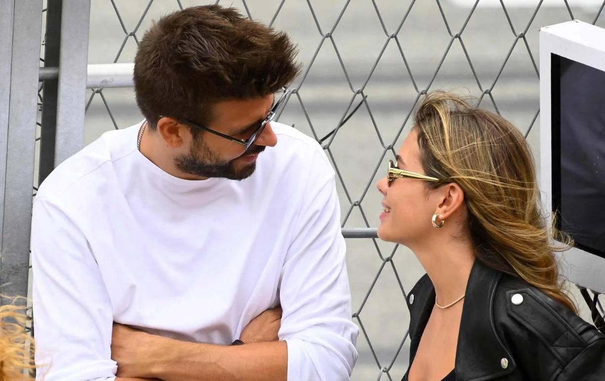 “Pero desconocemos si es una imposición de Shakira o si Piqué ha tomado esta decisión para evitar el descontento de su expareja”, concluyó.