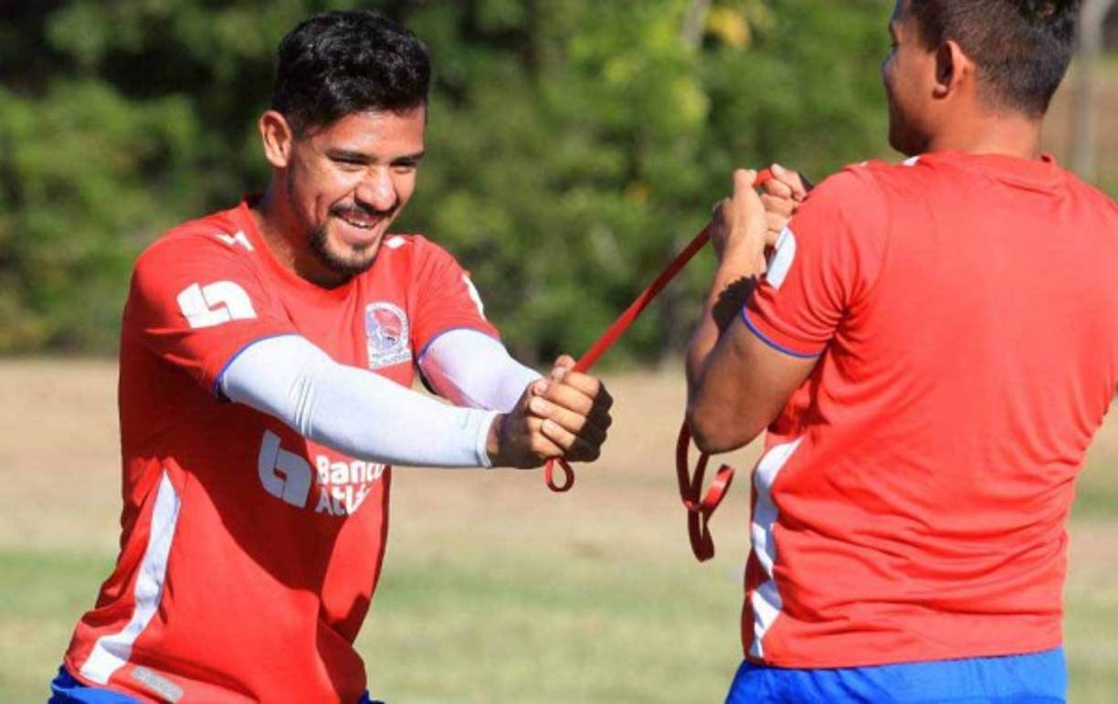 José Alejandro Reyes: Estará como volante, el chico de 21 años se ha ganado la confianza de Pedro Troglio.